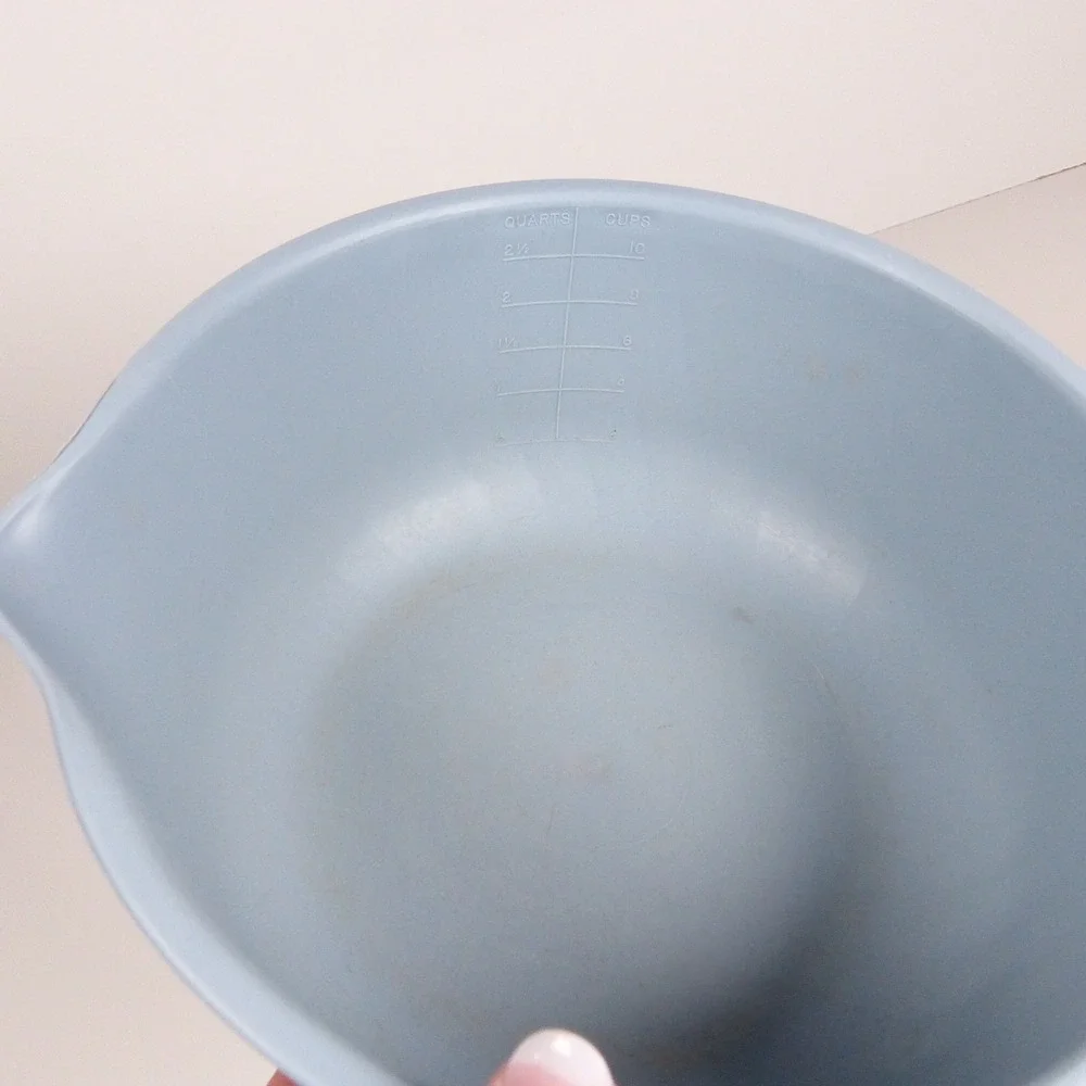Vintage Shamrock Neatway Blue Swirl Mixing Bowl with Handle 2.5 Qt 10 Cups Retro